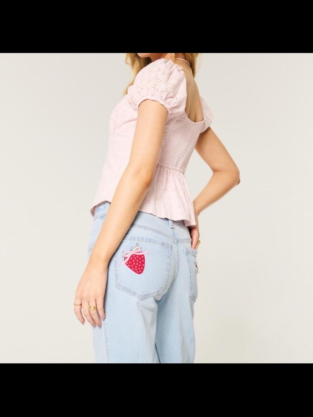 Hollister Light Wash Blue Low-Rise Relaxed Straight Jeans